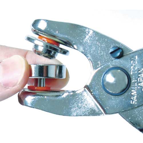 TRUSCO 両面ハトメプライヤーセット プライヤー型 15mmセット(ハトメパンチ本体・アルミハトメ・コマ・ポンチ・下敷き付) THP-PHSET15