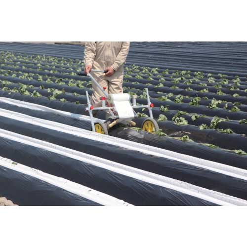 日東エルマテ 【2026年度分2月頃入荷予定】 さつま芋苗生育保護シート めーでるシート用らくらくローラー RAL-1