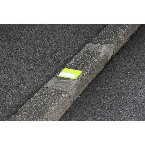 【廃番】積水 縁石鋲 ナイトリバーEX CR30W25ーLーWY 本体黄緑角度付き両面反射タイプ 白黄両面反射 CR30W25-L-WY