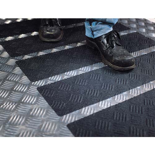 3M セーフティ・ウォーク 滑り止めテープ タイプA 黒 150X610mm (5枚入