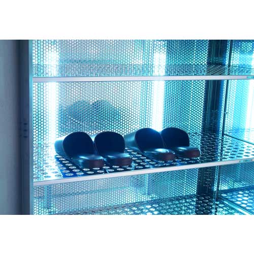 TRUSCO ステンレス製 スリッパUV殺菌ロッカー 22人用 455×515×1790 SUUVL-32V