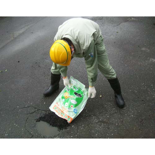 前田道路 高耐久常温合材 マイルドパッチ(13mm)20kg袋 07210MILD