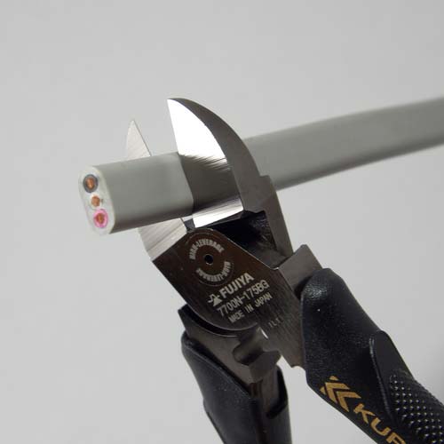 フジ矢 電工名人偏芯薄刃ニッパ(黒金) 7700N-175BG