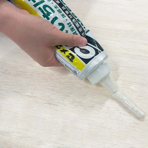 セメダイン UM650 床いちばん (淡黄色) neoパック 600ml AR-172